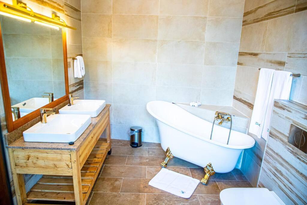 Hotel Kirimara Woodlands, Nanyuki Esterno foto